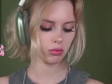 FitnessBunny – webcam model profile photo Image 18