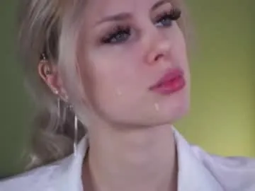 FitnessBunny – webcam model profile photo Image 9