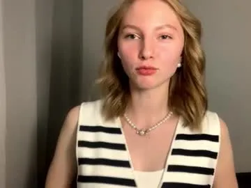 CuteeMaddie – webcam model profile photo Image 3