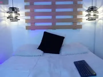 sonyarouge – webcam model profile photo Image 3