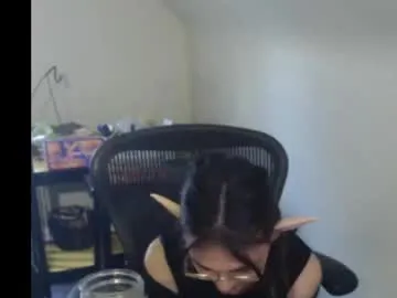 LovelyEileen – webcam model profile photo Image 4