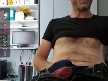 HolyRussell – webcam model profile photo Image 6