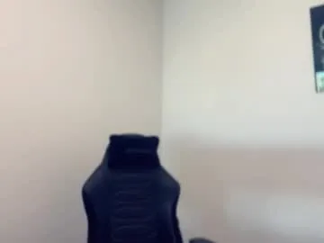 max04 – webcam model profile photo Image 11