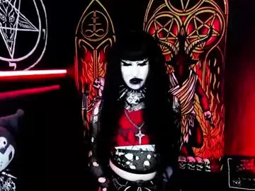 Issa_Lorens – webcam model profile photo Image 18