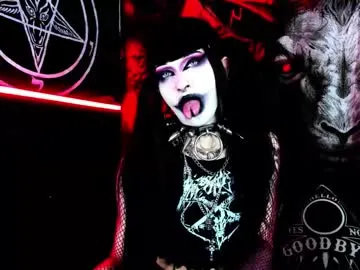 Issa_Lorens – webcam model profile photo Image 7