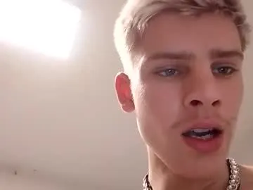 Live with boyblondhetero on FliCam