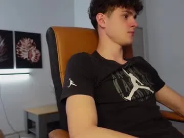 FIN_GAINS355 – webcam model profile photo Image 6