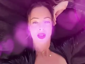 LornaaQueen – webcam model profile photo Image 5