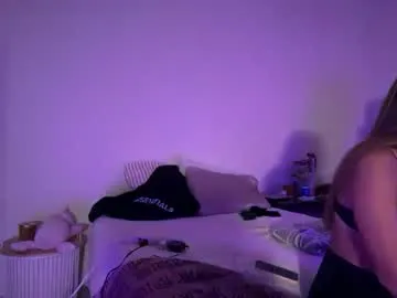 NikkaHOTx – webcam model profile photo Image 17