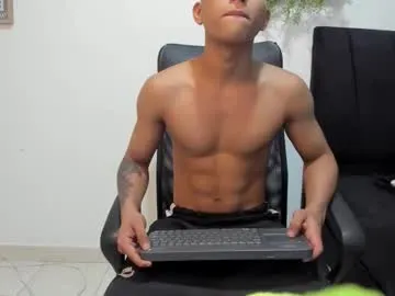 Donovan_Desmond – webcam model profile photo Image 11