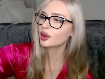 ChloeDevine – webcam model profile photo Image 4