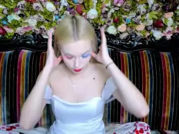 PhoenixK – webcam model profile photo Image 4