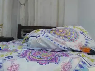 MiraLocks – webcam model profile photo Image 19