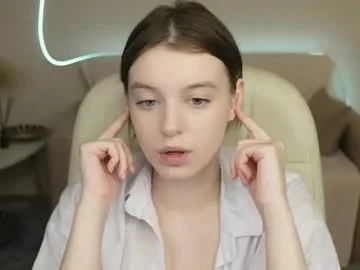 FitnessBunny – webcam model profile photo Image 4