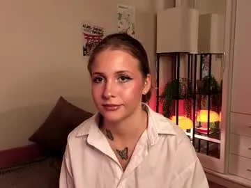 DoggyAsmina – webcam model profile photo Image 4