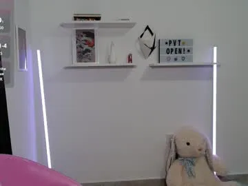 AdaharaBanks – webcam model profile photo Image 11