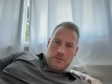 AlannaWeest – webcam model profile photo Image 13