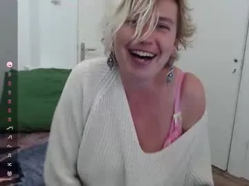 JenCampbell – webcam model profile photo Image 17