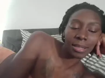 MonicaMartinez – webcam model profile photo Image 4