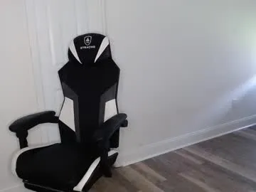 EmberRoseXXX – webcam model profile photo Image 8