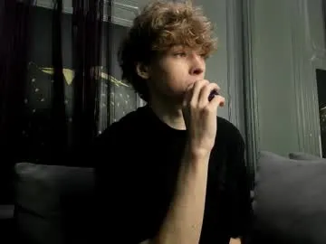 aplant_ – webcam model profile photo Image 4