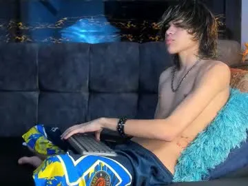 curlytwinkboy – webcam model profile photo Image 12