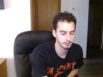 travonidas – webcam model profile photo Image 4