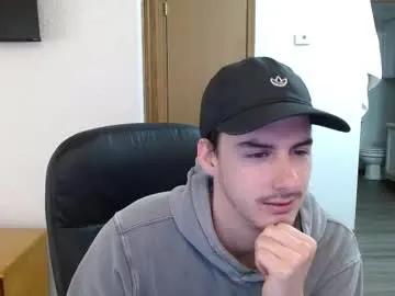 travonidas – webcam model profile photo Image 7