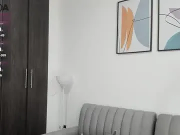 EmberRoseXXX – webcam model profile photo Image 15