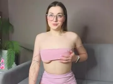 SophieMaeve – webcam model profile photo Image 2