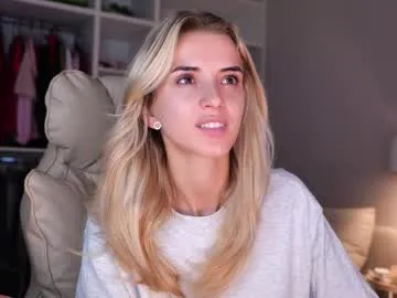 LisWalton – webcam model profile photo Image 14