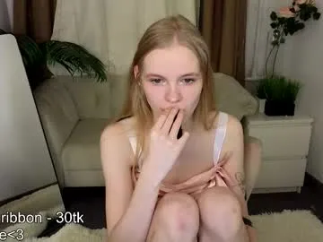 AdaraMillss – webcam model profile photo Image 5