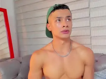 Live with fitsexyboii on FliCam Image 9