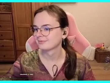 ZoeShine – webcam model profile photo Image 3