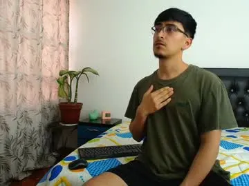 MiraLocks – webcam model profile photo Image 10