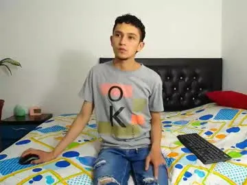 MiraLocks – webcam model profile photo Image 12