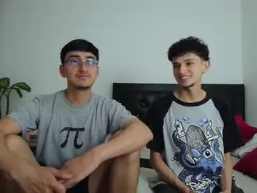 MiraLocks – webcam model profile photo Image 17