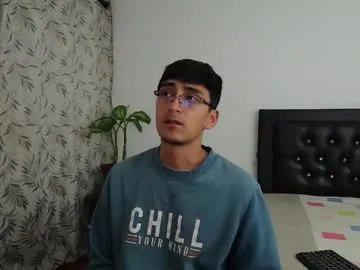 MiraLocks – webcam model profile photo Image 19