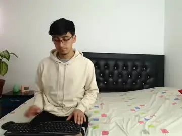 MiraLocks – webcam model profile photo Image 7