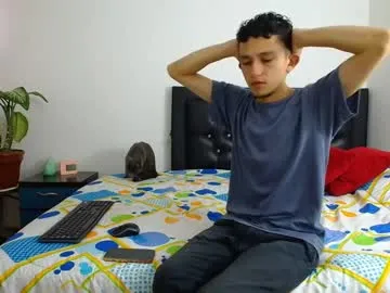 MiraLocks – webcam model profile photo Image 8