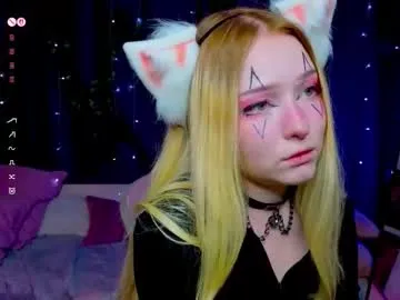 DenLina – webcam model profile photo Image 17