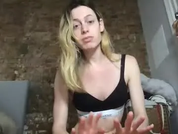 LilyDevelin – webcam model profile photo Image 4