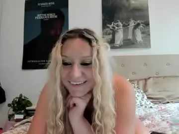 CloeesSuarez – webcam model profile photo Image 2