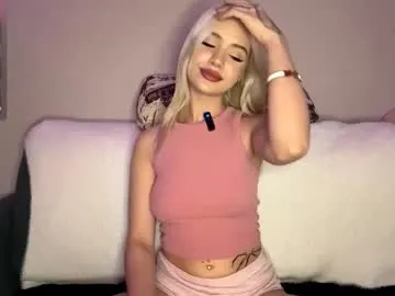 Lawrenhils – webcam model profile photo Image 17