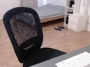 chillbicrew – webcam model profile photo Image 14