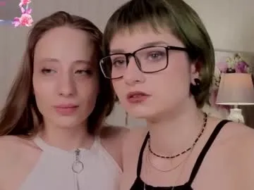 EMYCLARK – webcam model profile photo Image 13