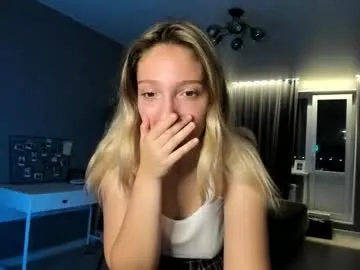 BabyyyLuna – webcam model profile photo Image 2