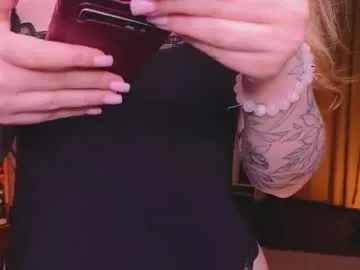 Polli_Kiss – webcam model profile photo Image 13