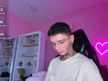 LucySkyvy – webcam model profile photo Image 2