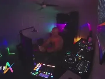 big13inchess – webcam model profile photo Image 15